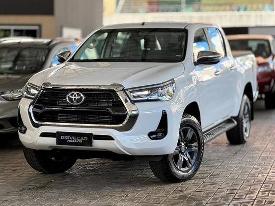 TOYOTA HILUX 2.8 D-4D TURBO DIESEL CD POWER PACK 4X4 MANUAL